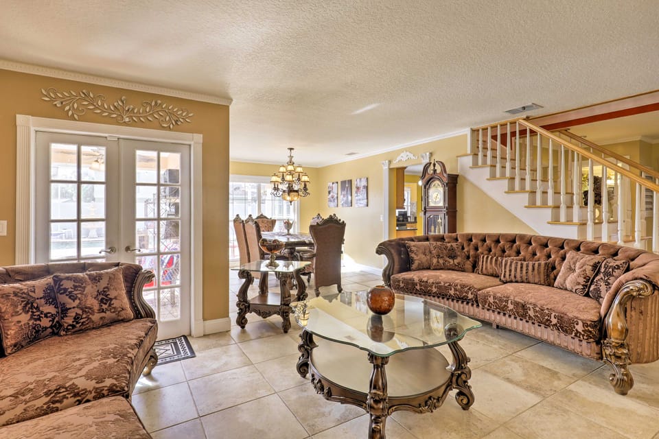 Cozy Home in Heart of Tampa w/ Lanai & Pool! House in Town N Country
