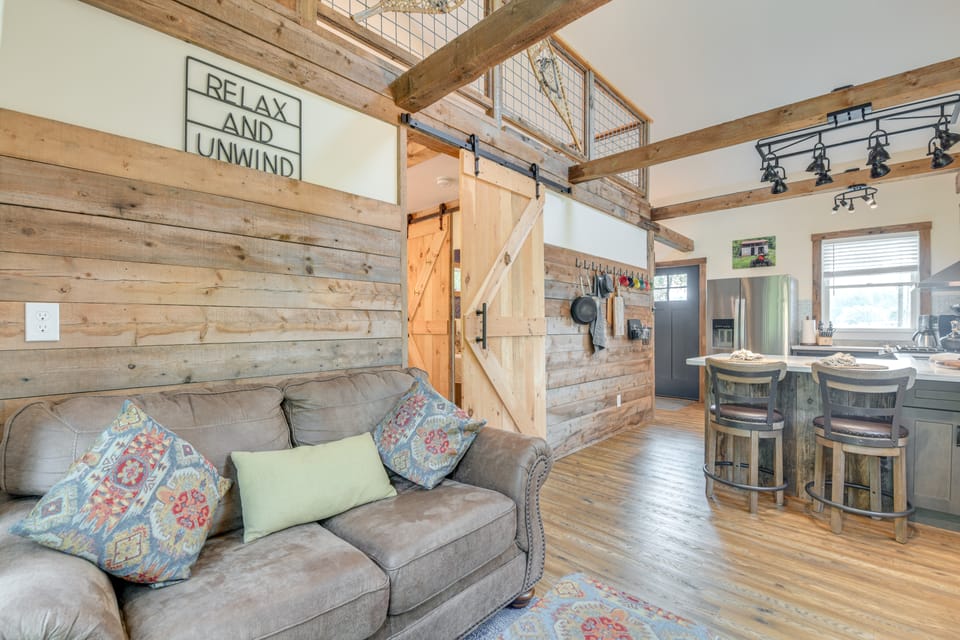 Historic Charm + Modern Luxury: 6 Mi to Stowe Mtn House in Stowe