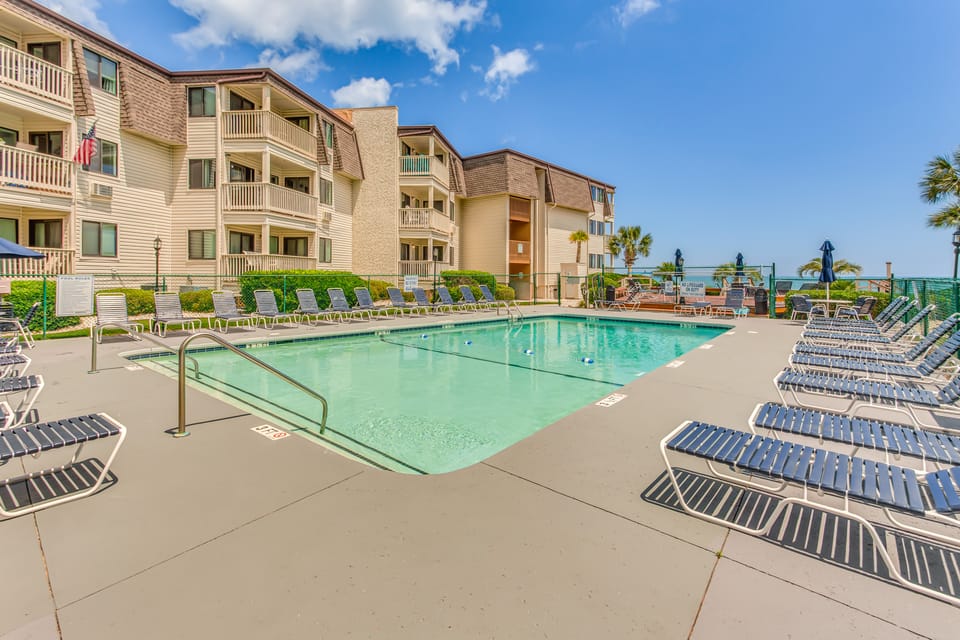 Walk to Ocean: Myrtle Beach Family Escape w/ Pool Apartment in Myrtle Beach