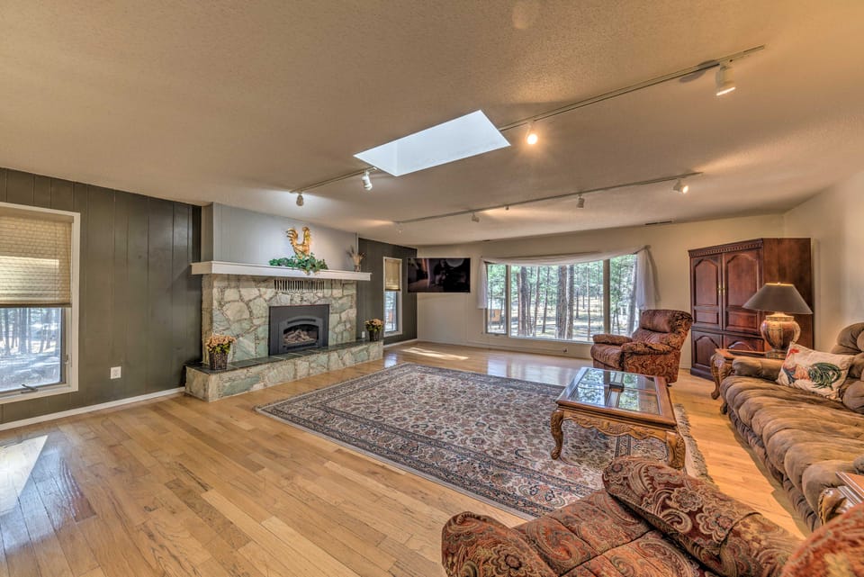 Ruidoso Getaway w/ Deck - 16 Mi to Ski Apache Cottage in Ruidoso