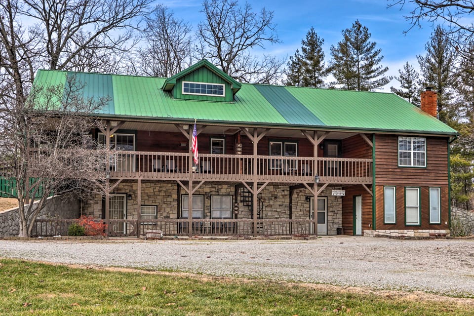 Fish & Explore! Quiet Farmland Cabin in Lebanon Apartment in Ozark Mountains
