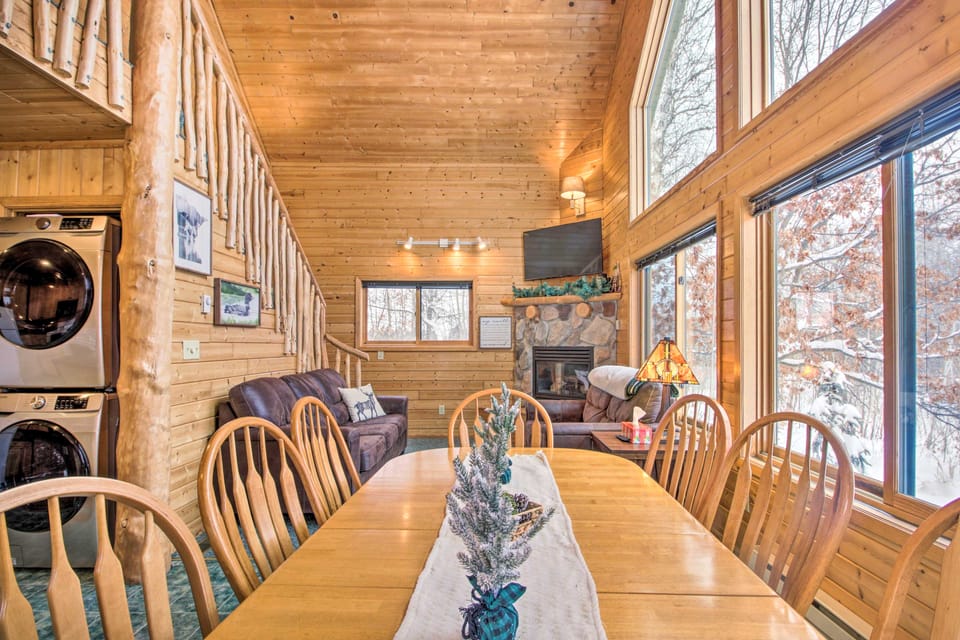 Cabin w/ Fireplace < 1 Mile to Lakes + Golf House in Minnesota