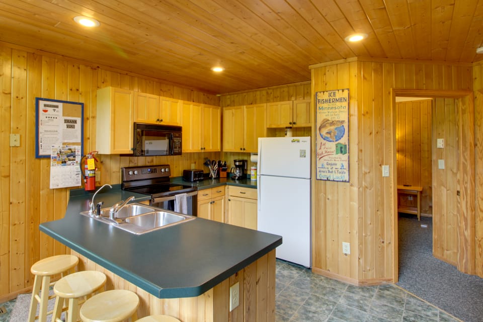 Cabin w/ Fireplace < 1 Mile to Lakes + Golf House in Minnesota