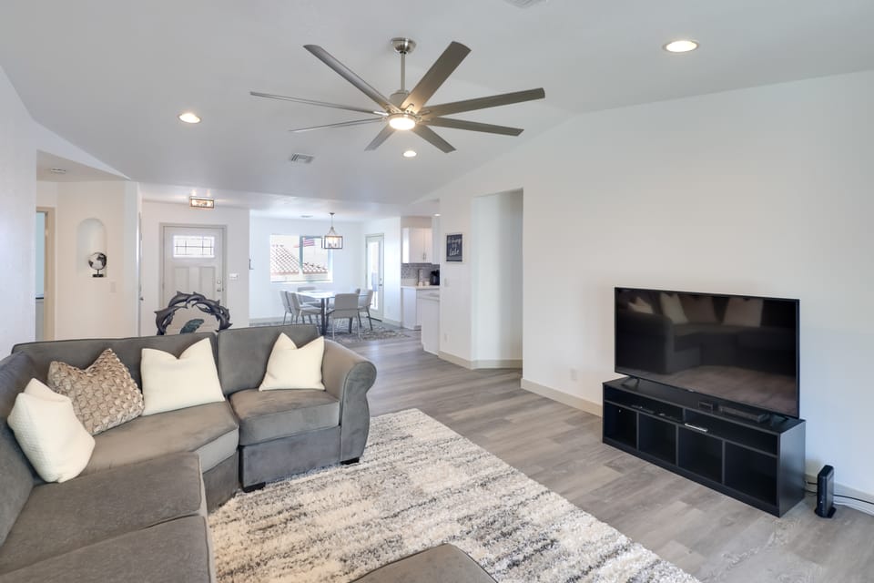 Putting Green, Pool Access: Lake Havasu City Home! House in Lake Havasu City