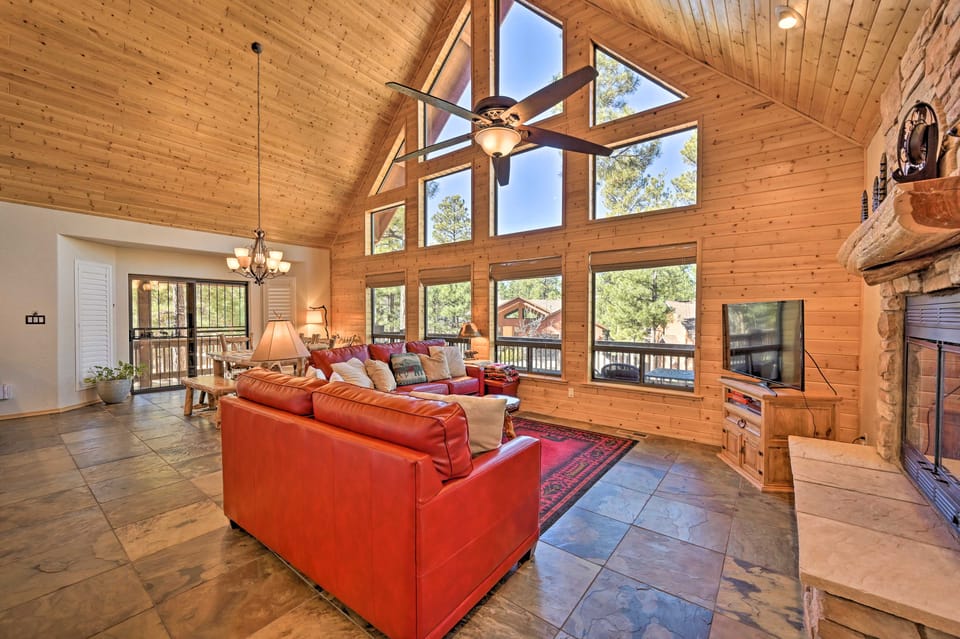 Deck, BBQ & Fireplace: Family Cabin in Show Low! House in Show Low