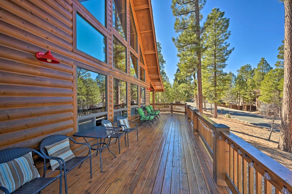 Deck, BBQ & Fireplace: Family Cabin in Show Low! House in Show Low