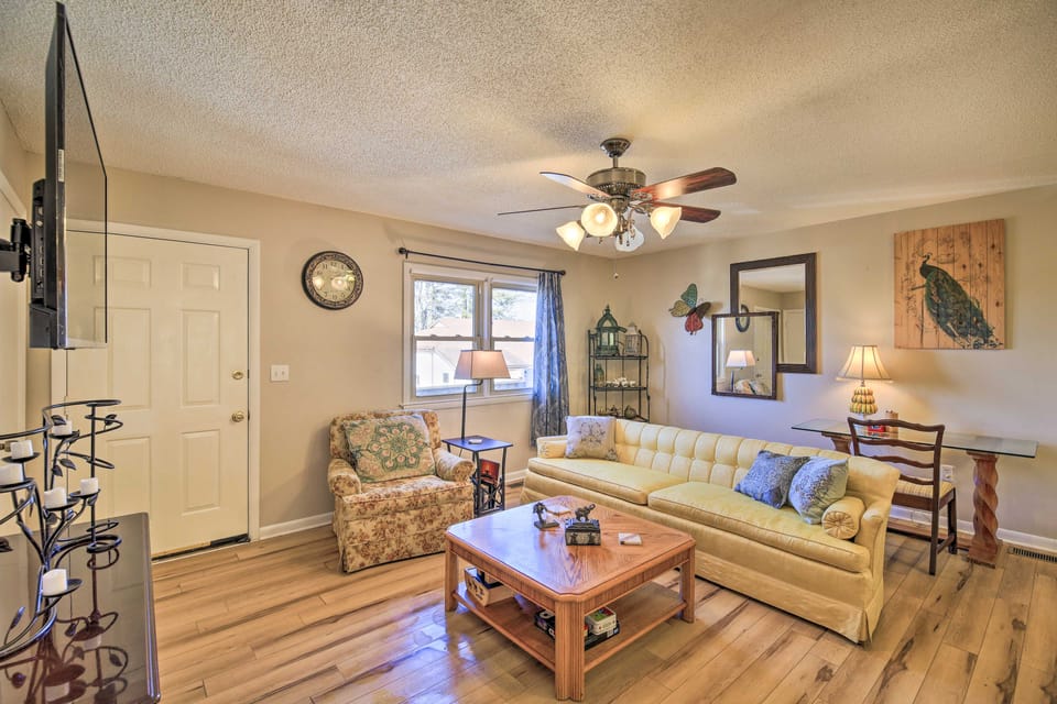 Pet-Friendly Home w/ Grill & Farm in Meadowview! House in Virginia