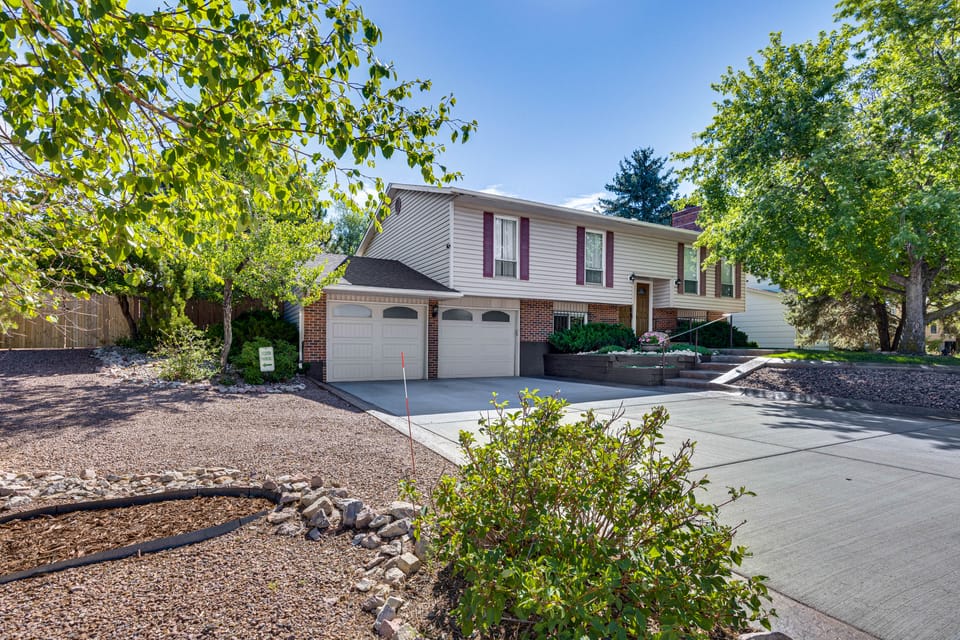 Hillside Place w/ Mountain Views ~ 8 Mi to Dtwn! Apartment in Colorado Springs