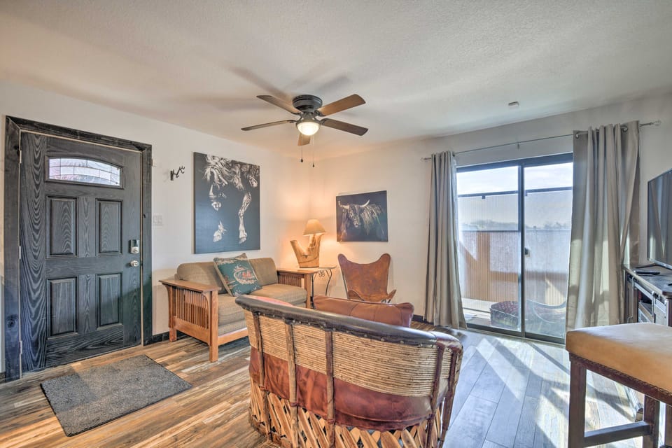4 Mi to Dtwn: Rustic Fort Worth Apt Apartment in Fort Worth