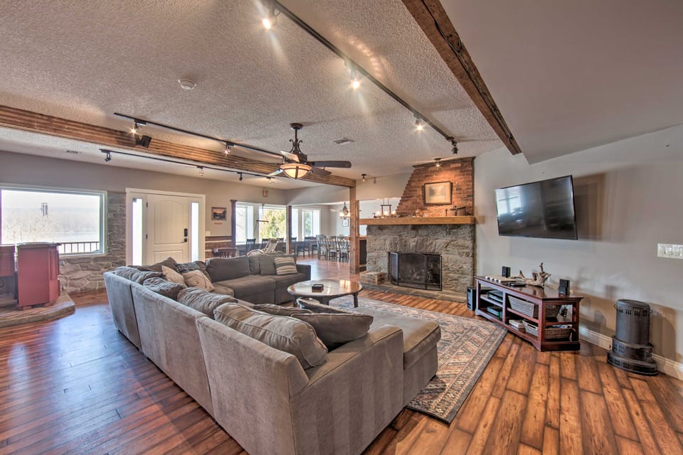 Dock & Hot Tub: Susquehanna River Retreat! House in Pennsylvania