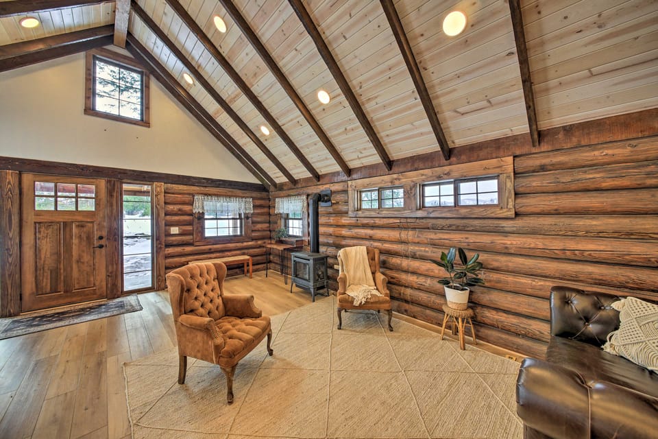 Serene Kootenai Cabin - 3 Mi to Dtwn & River! House in Idaho