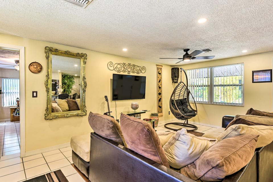 Unique Nokomis Home ~ 2 Mi to Beach Access! House in Nokomis