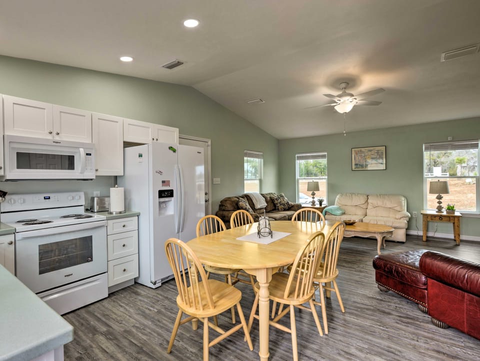 Family-Friendly Home, Walk to Steinhatchee River! House in Florida