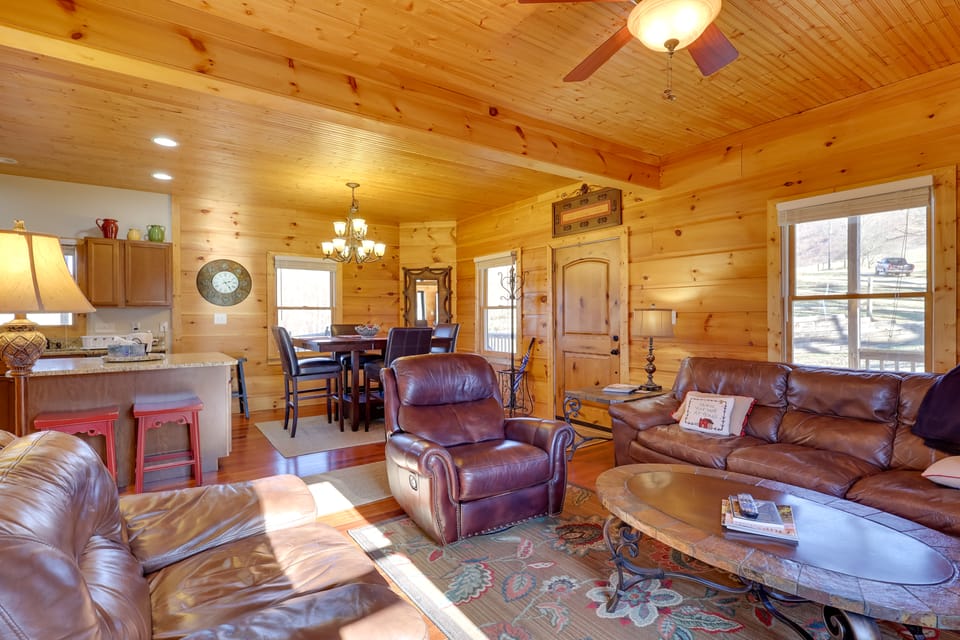 Decks, Panoramic Views! Mtn Retreat in Sparta House in North Carolina