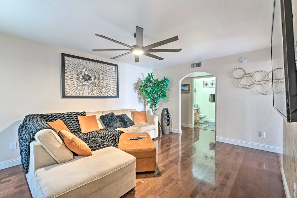 Walkable Location! Las Vegas Apt: 11 Mi to Strip Apartment in Las Vegas