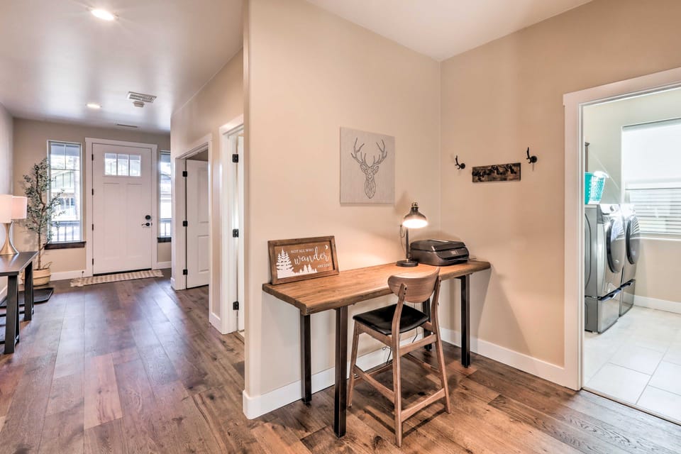 Modern Flagstaff Retreat w/ Fire Pit & EV Charger! House in Flagstaff