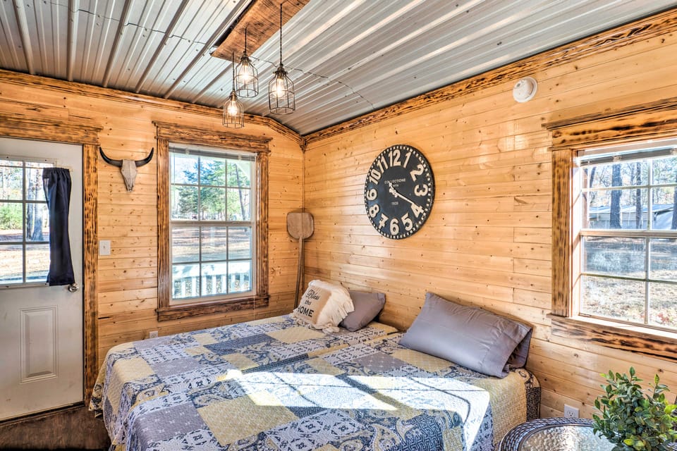 Sunny 'Catfish Cabin' w/ Views of Toledo Bend House in Toledo Bend Reservoir