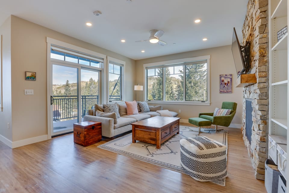 Winter Park Condo w/ Balcony ~ 4 Mi to Slopes Apartment in Fraser