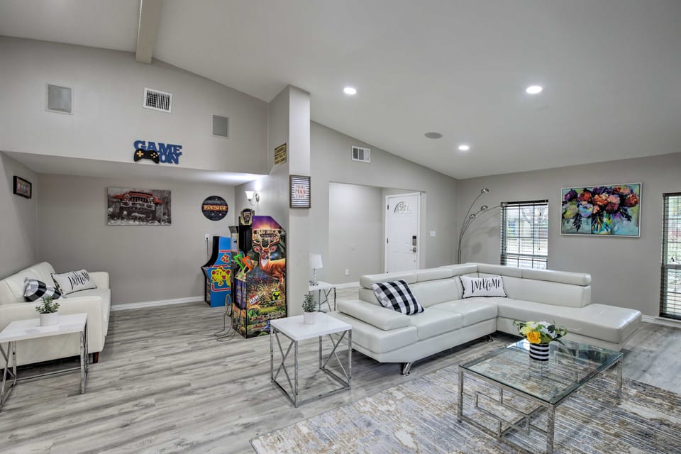 Families Welcome! Garland Home w/ Game Room House in Richardson