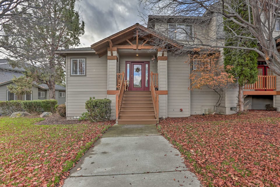 Idyllic Redmond Townhome w/ Furnished Deck! Apartment in Oregon