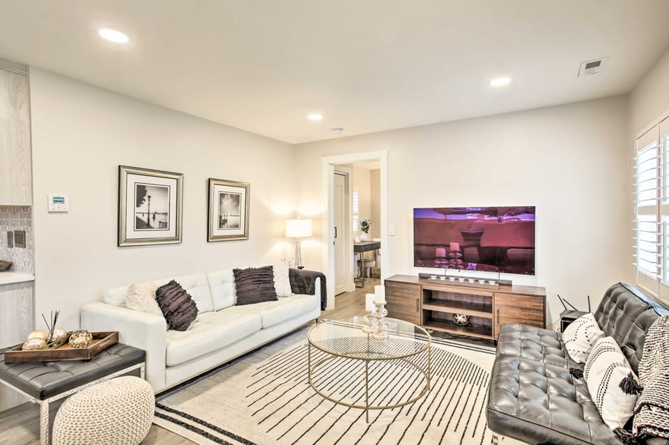 Chic Lincoln City Retreat on Oregon Coast House in Devils Lake