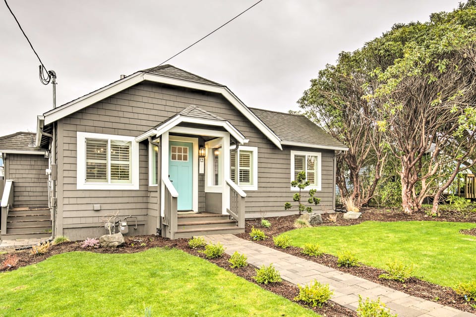 Chic Lincoln City Retreat on Oregon Coast House in Devils Lake