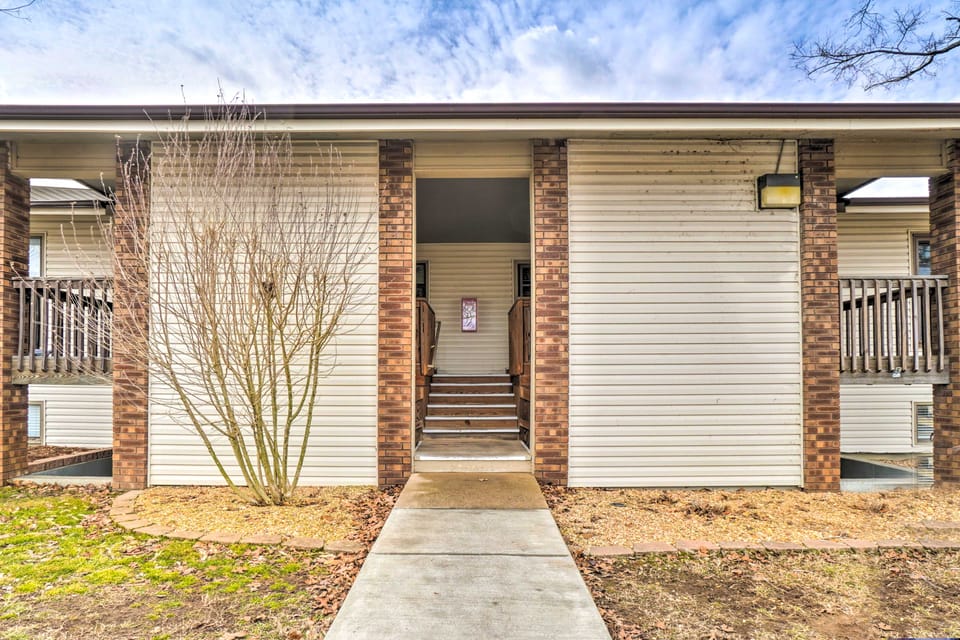 Resort Condo in Branson w/ Mountain & Lake Views! Apartment in Branson