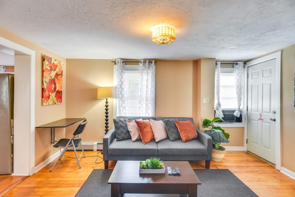 Stunning Brockton Apt < 4 Mi to Westgate Mall! Apartment in Brockton
