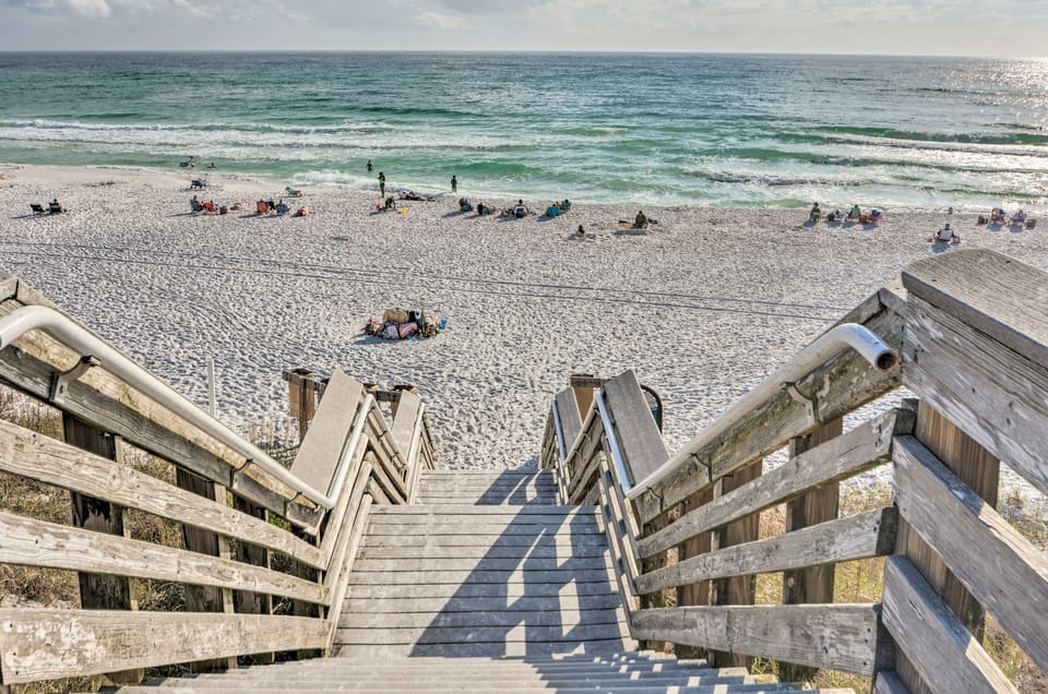 Easy Walk to Seagrove Beach: 'Beverly Bungalow' House in South Walton County