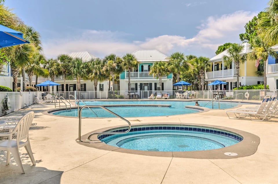Easy Walk to Seagrove Beach: 'Beverly Bungalow' House in South Walton County