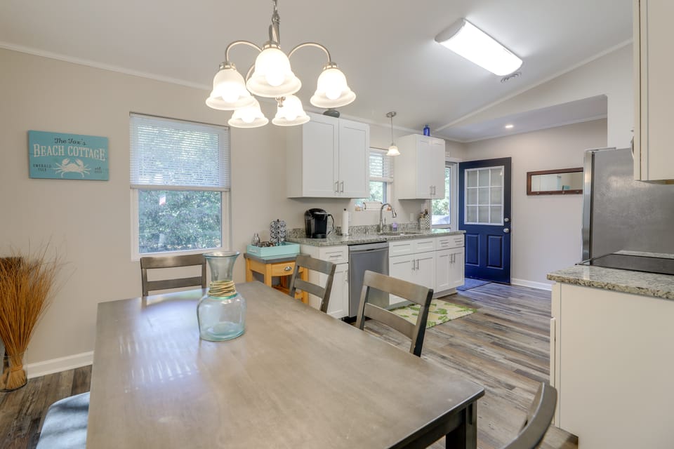 Walk to Beach & Family Fun! Emerald Isle Home House in Emerald Isle