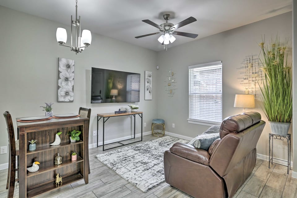 3 Mi to Downtown: Relaxing Stay in Edinburg Apt! Apartment in Edinburg