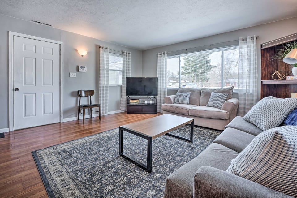 Cozy South Bend Retreat < 2 Mi to Notre Dame! House in Mishawaka