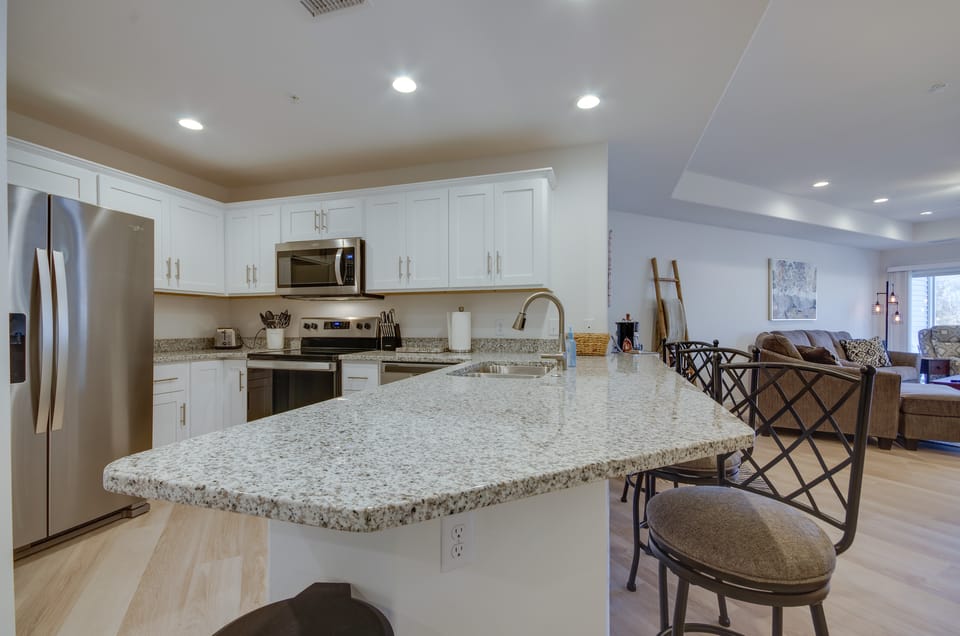 Water Views + Pool Access: Lake Ozark Escape! Apartment in Lake of the Ozarks