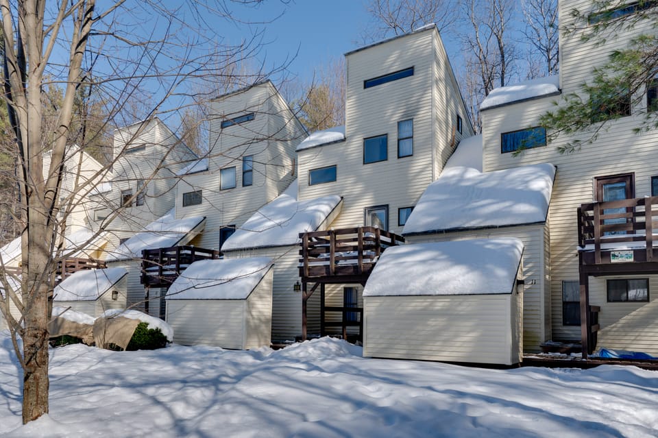 Unique Thornton Townhome: Swim, Ski, & Hike! Apartment in Campton