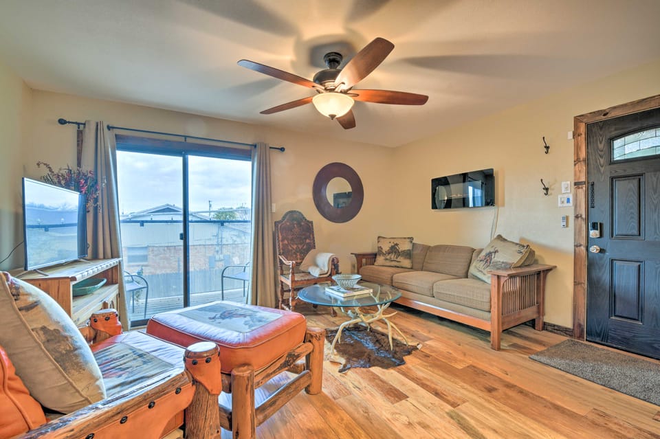 Fort Worth Apt < 5 Mi to Downtown! Apartment in Fort Worth