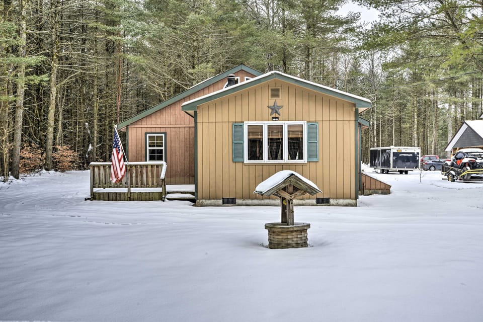 Pet-Friendly Brantingham Cabin by ATV Trails House in Adirondack Mountains