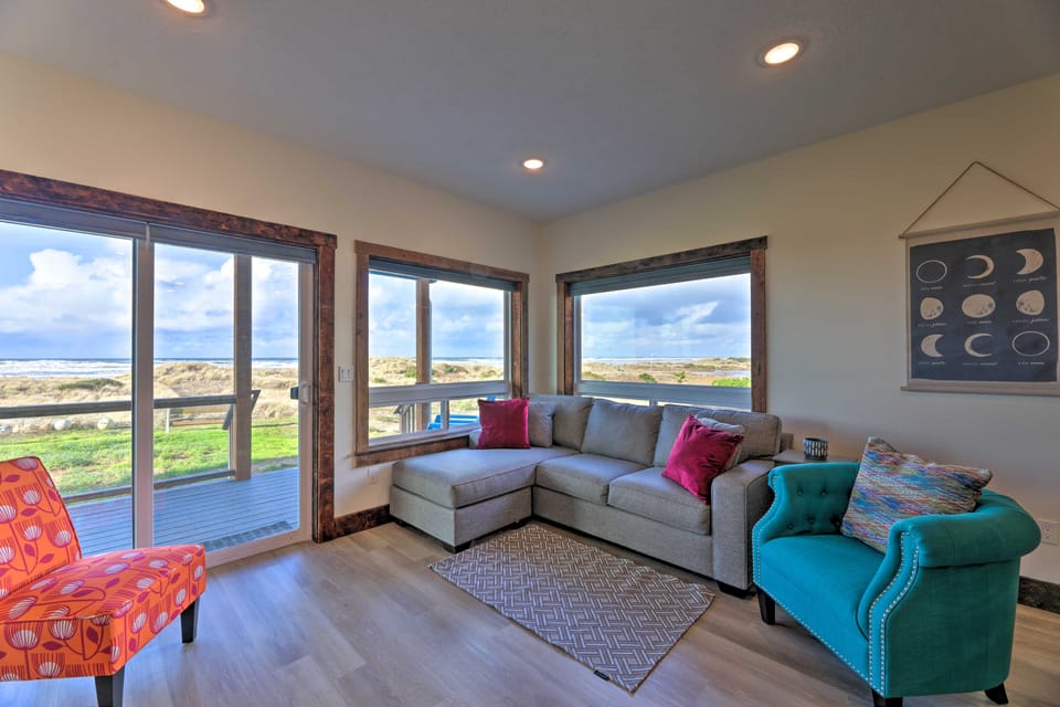 Remodeled Sanderling Sea Cottages, Unit 4 Cottage in Oregon