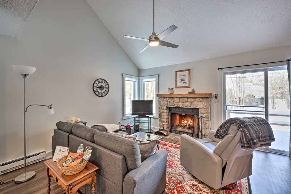 < 1 Mi to Jack Frost: Lake Harmony Townhome! Apartment in Kidder Township