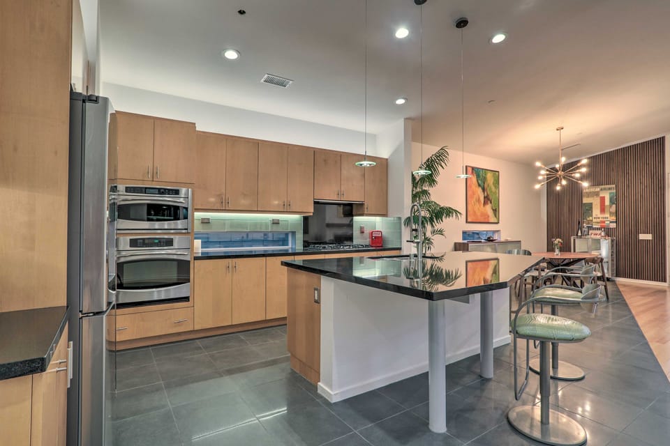 Luxe Mid-Century Home w/ Mtn & Golf Course Views House in Palm Springs