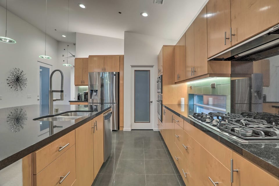 Luxe Mid-Century Home w/ Mtn & Golf Course Views House in Palm Springs