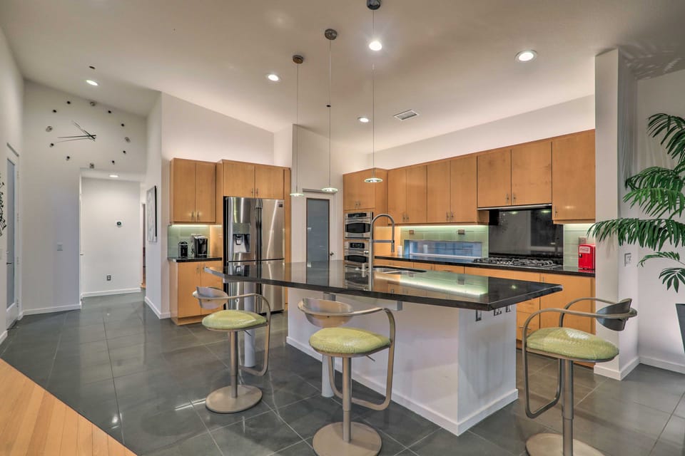 Luxe Mid-Century Home w/ Mtn & Golf Course Views House in Palm Springs