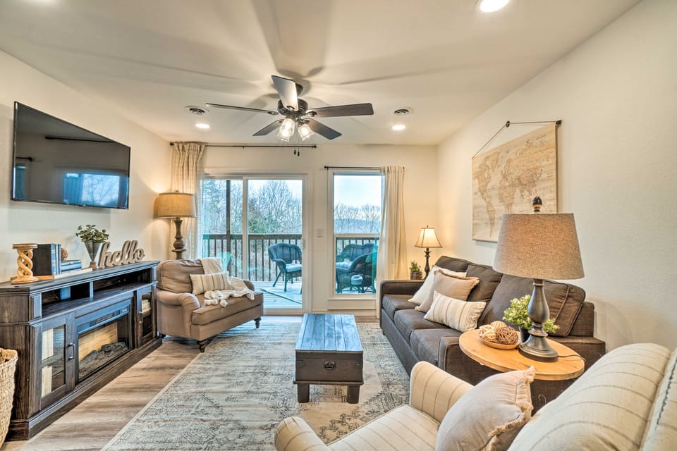Fish & Hike On-Site! Pet-Friendly Branson Condo Apartment in Table Rock Lake