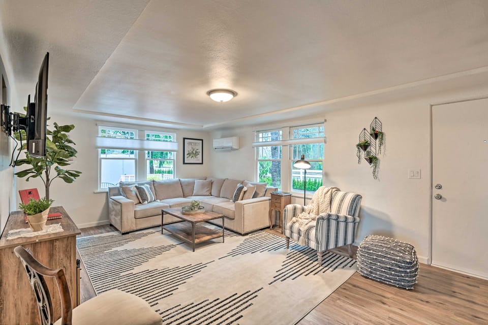 2-Acre Farmhouse in Redmond w/ Deck & Grill! House in Redmond