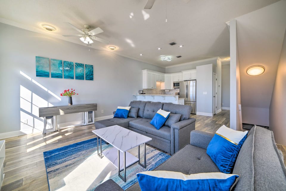 Sunny PCB Home w/ Balcony: Steps to the Beach! Apartment in Laguna Beach
