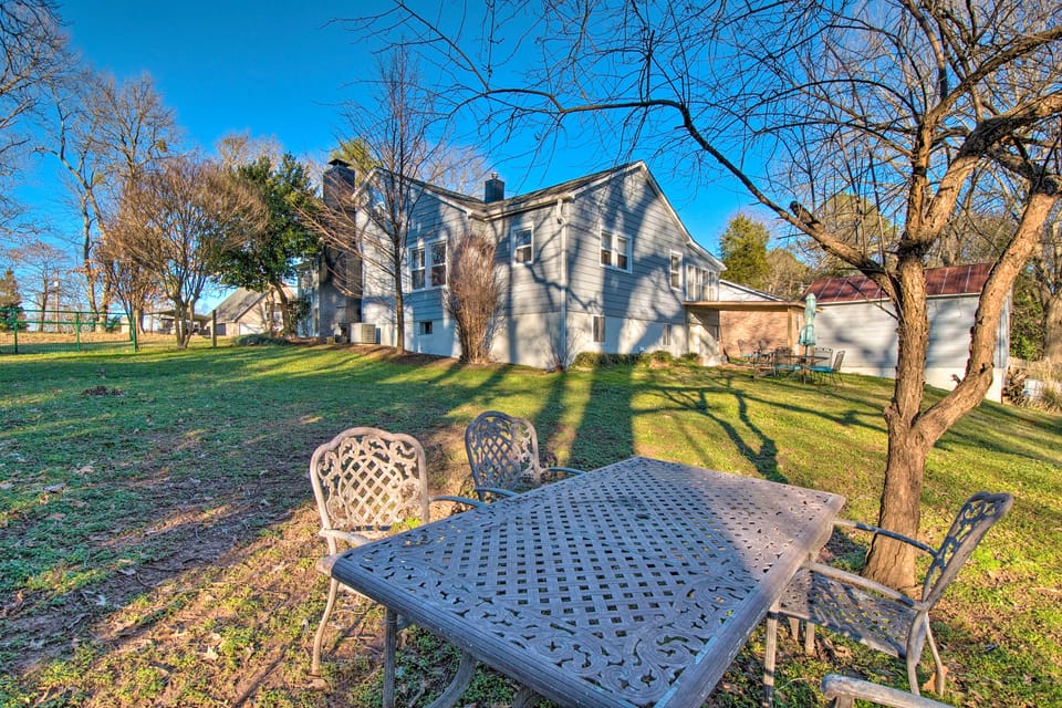 Modern Florence Getaway w/ Patio & Grill! House in Florence