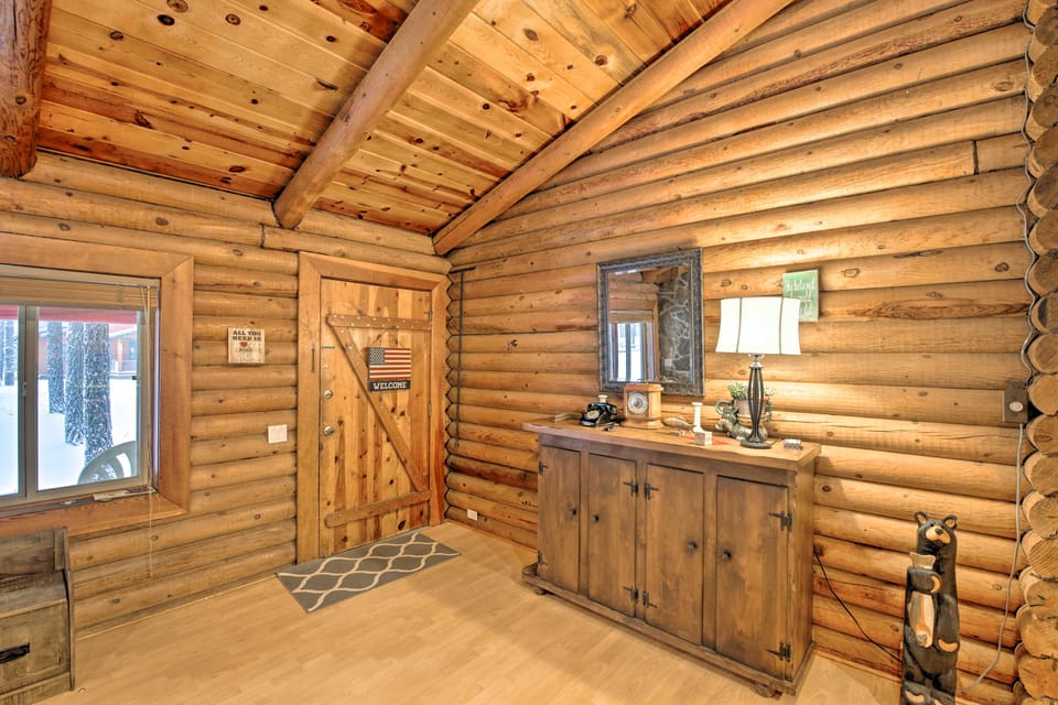 11 Mi to Rainbow Lake: Family Home w/ Large Yard House in Arizona
