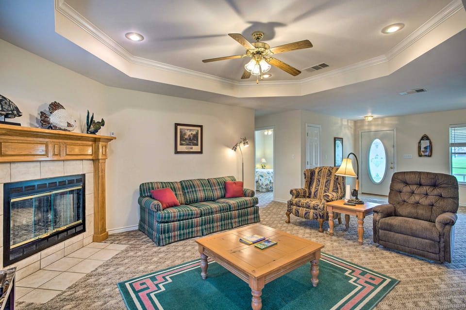 Family Alba Home w/ Boat Dock on Lake Fork! House in Texas