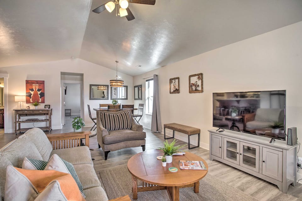 Moab Desert Vista: 10 Mi to Arches National Park! House in Utah