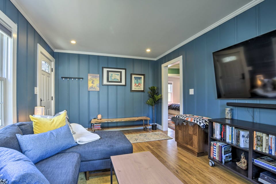 Renovated Carrboro House with Deck & Fire Pit! House in Carrboro